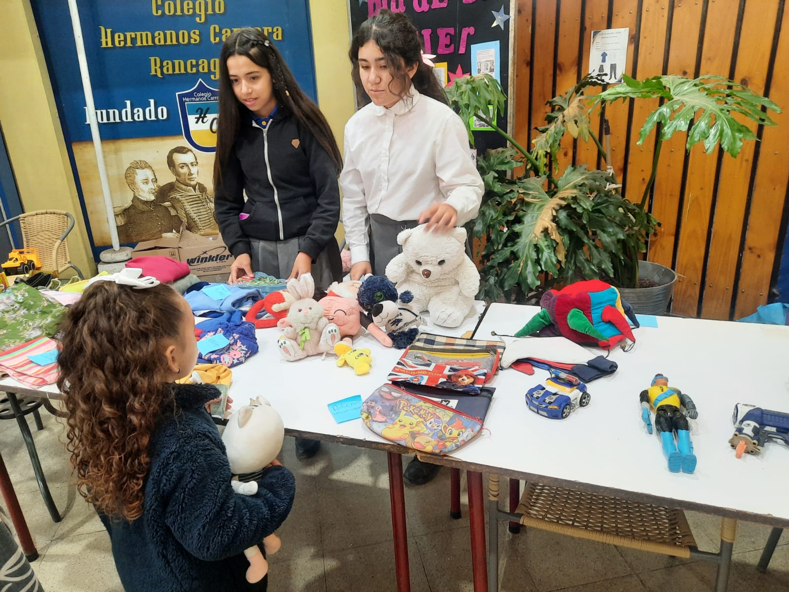  Venta de juguetes por centro de alumnos.